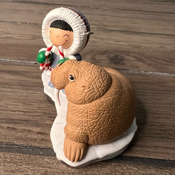 Hallmark NEW 2011 Christmas Ornament “Frosty Friends” is the 32nd in the series - Picture 5 of 10